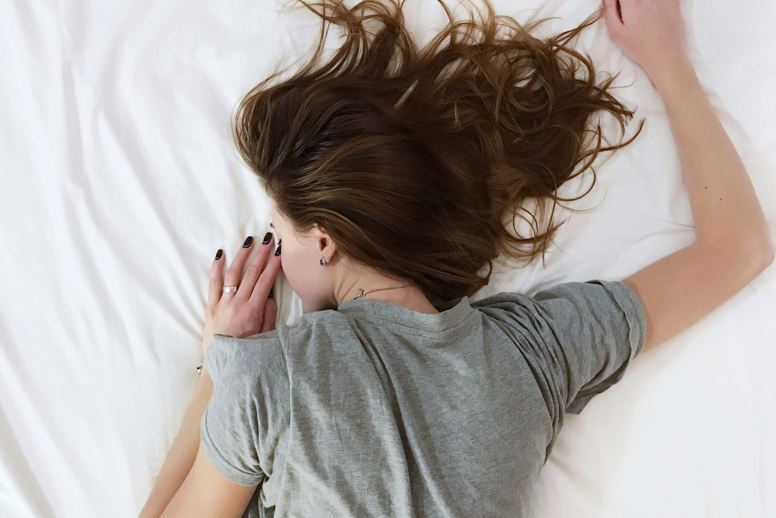 Transform Your Emotional Well-Being: The Complete Guide to Managing Moods and Achieving Daily Happiness vladislav muslakov cwiu33kgtoc unsplash (1)